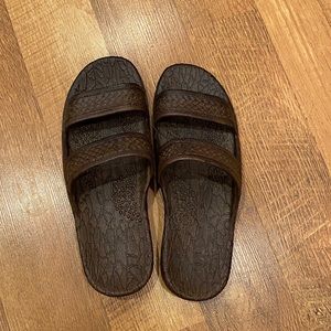 (never worn) Pali hawaii sandals size 9